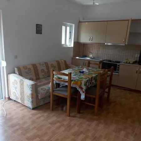& Eleanna Apartment *