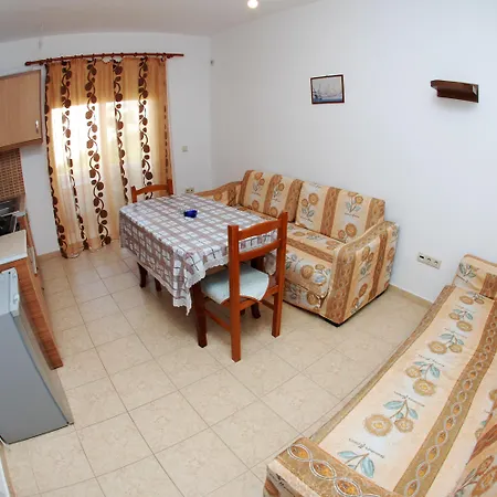 Apartament & Eleanna