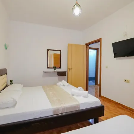 Apartment & Eleanna Sarande