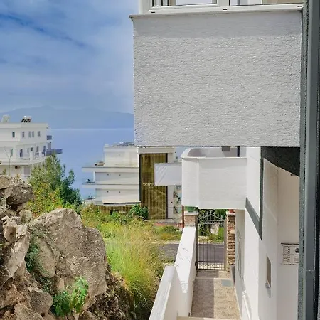 Apartment & Eleanna Sarande