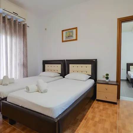 & Eleanna Apartament *