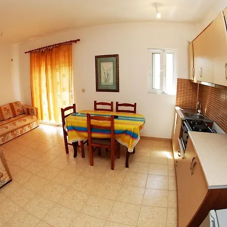 Apartament & Eleanna