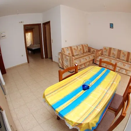 Apartament & Eleanna