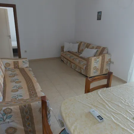 & Eleanna Apartament