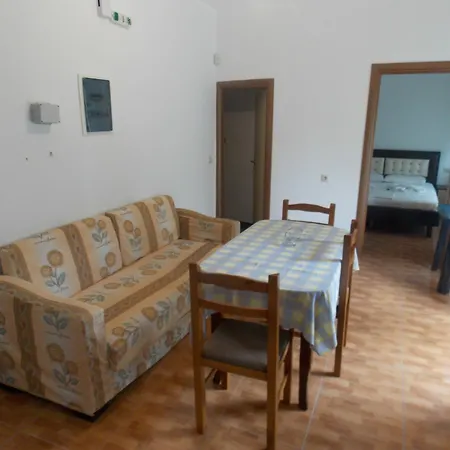 Apartment & Eleanna Sarande
