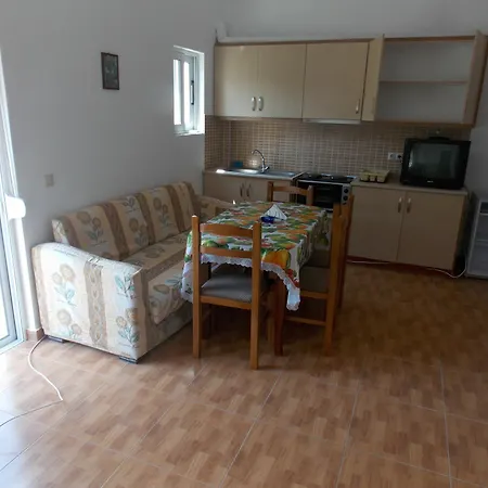 Apartament & Eleanna