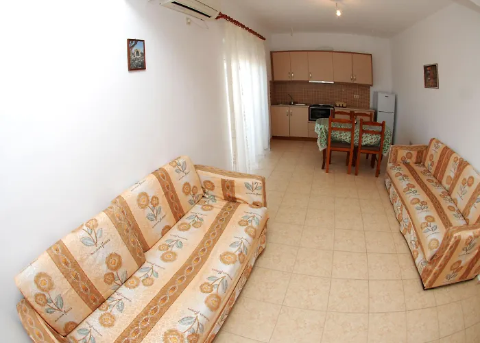 Apartament Eleana & *