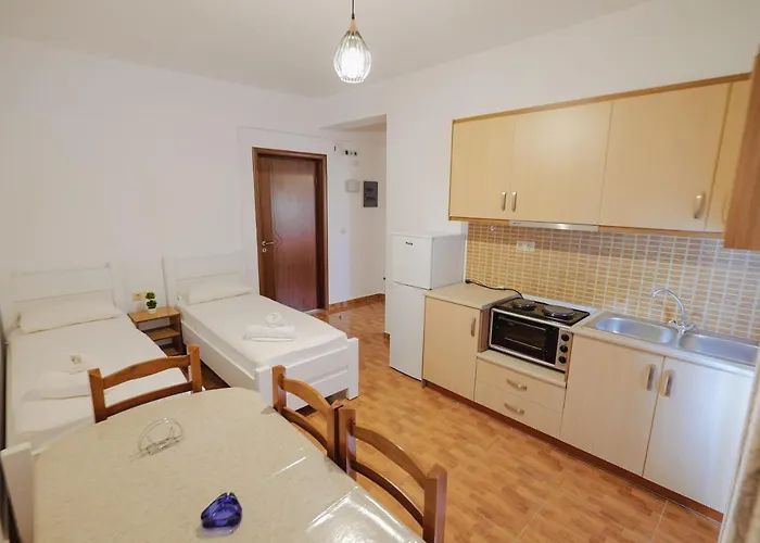 Eleana & Apartament