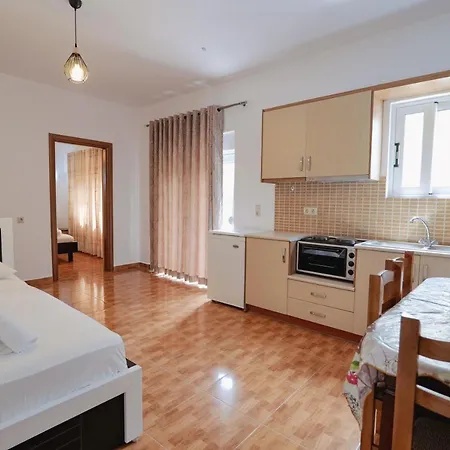 Eleana & Apartmán Sarandë