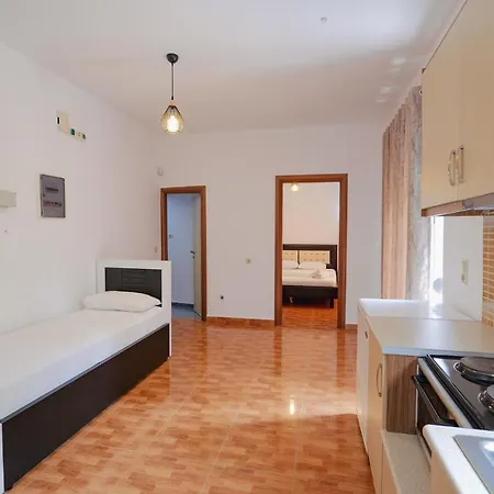 Eleana & Apartmán Sarandë