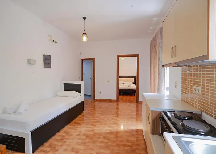 Eleana & Lejlighed Sarandë